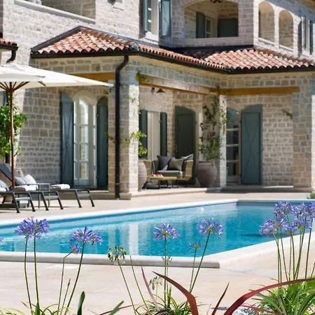 Villa Beautiful Nevia With Pool In *