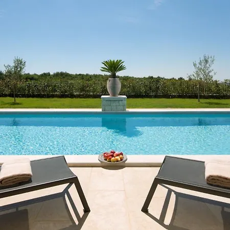 فيلة Beautiful Nevia With Pool In