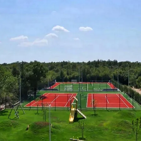 Villa Beautiful Nevia With Pool In