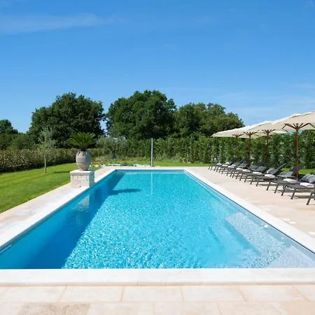 Villa Beautiful Nevia With Pool In
