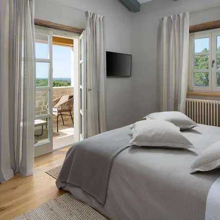 Villa Beautiful Nevia With Pool In *