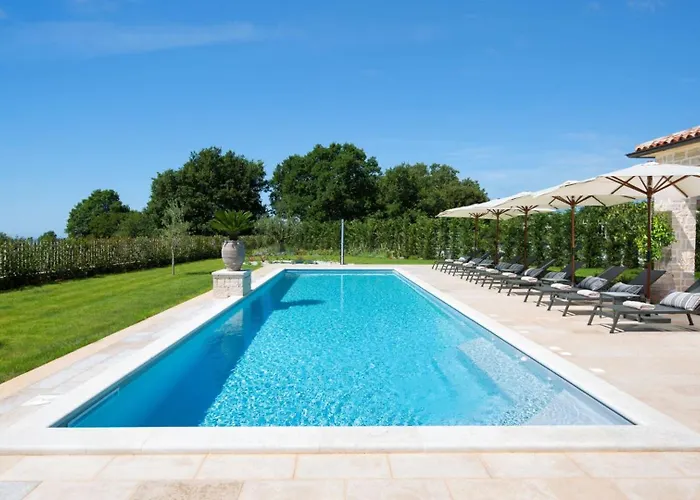 Villa Beautiful Nevia With Pool In