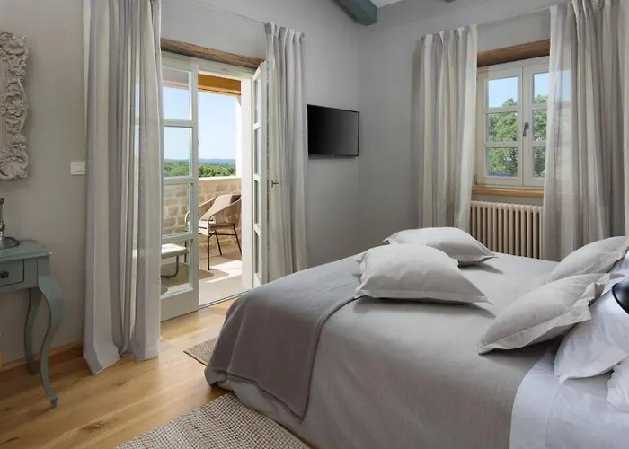 Villa Beautiful Nevia With Pool In *
